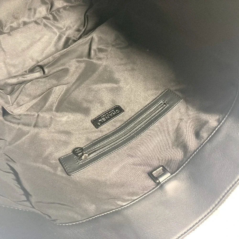 CHANEL Black Leather Logo Shoulder Bag - Picture 11 of 16